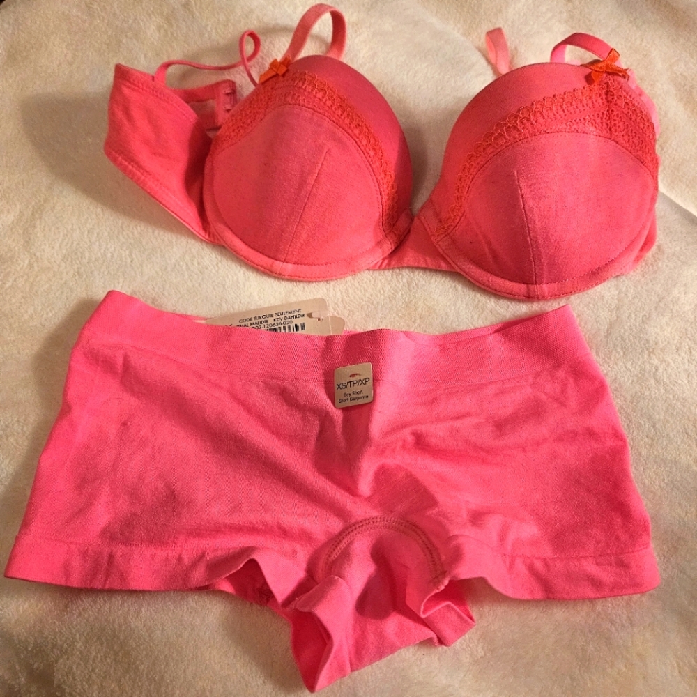 Bra and boyshort set
